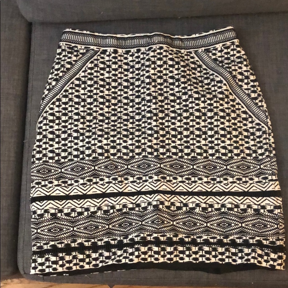 WHBM Black & White Skirt Sz 2